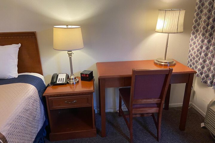 Room 17 of 32