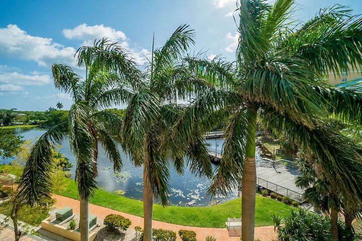 Casa Costa 308s Studio Pools, Jacuzzi, Beach, Shops & Dog Friendly