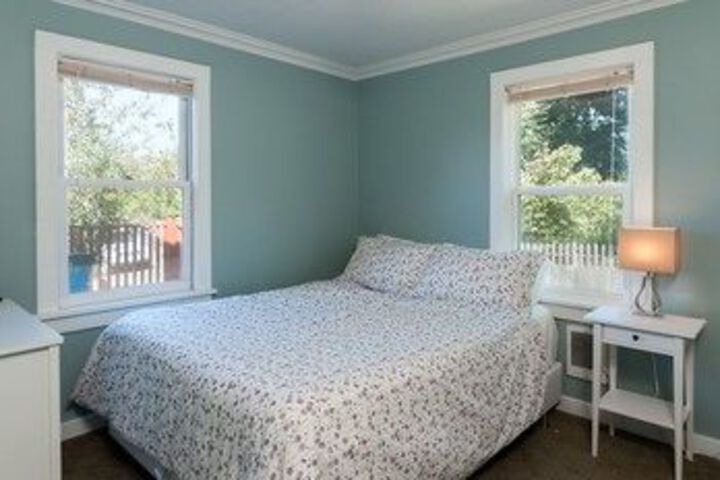 2BR Bay View Bungalow in Poulsbo by RedAwning