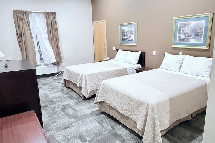 Collins Inn & Suites