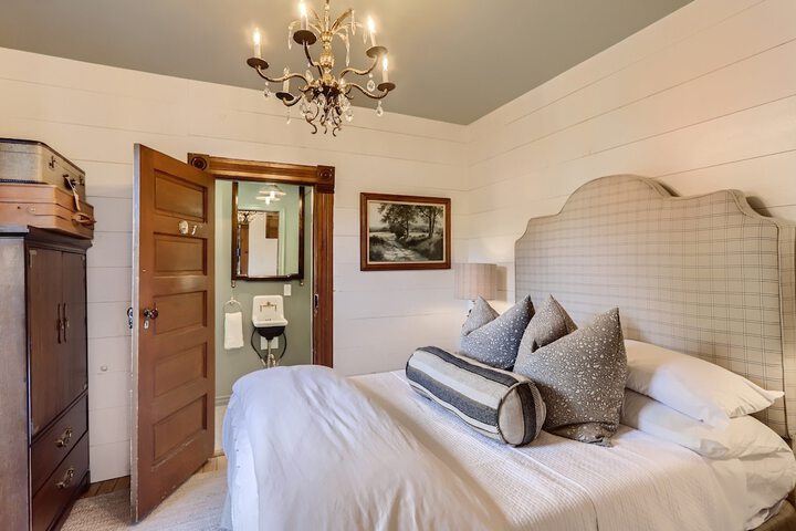 Room 25 of 79