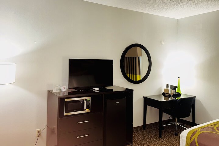 Room 16 of 38