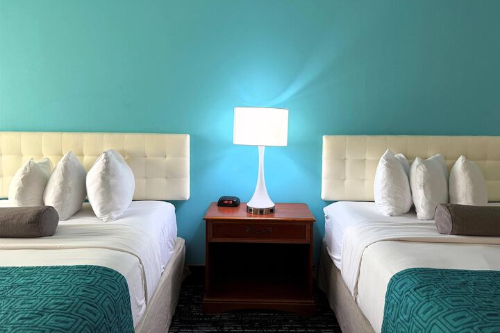 Howard Johnson by Wyndham Evansville East