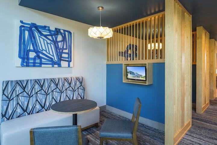 Holiday Inn Express & Suites Greenwood Mall by IHG