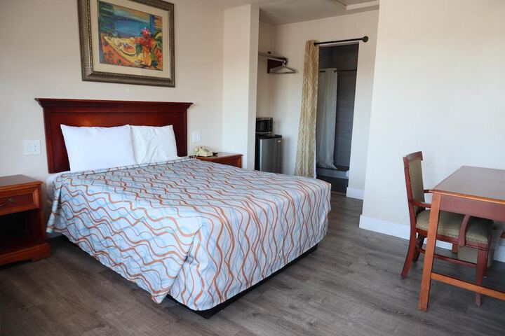 Room 12 of 20