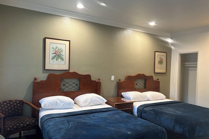 Room 18 of 28