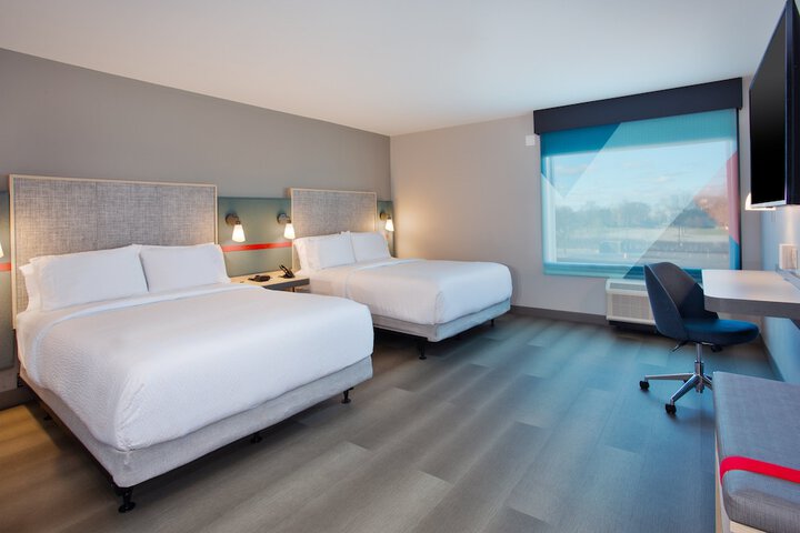 avid hotel Detroit Warren by IHG