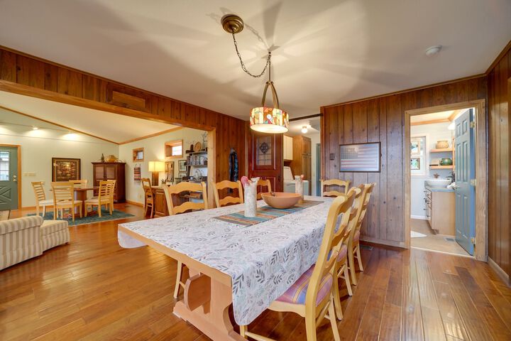 Robbinsville Vacation Rental w / Covered Balcony