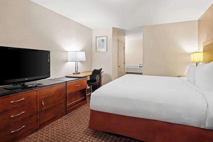 Room 7 of 25