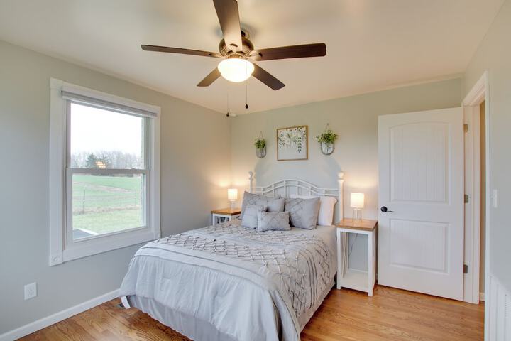 Chic Ste Genevieve Home w / Nice Interior Amenities