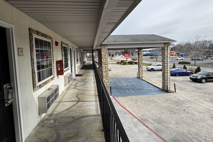General Bragg Inn & Suites Chickamauga