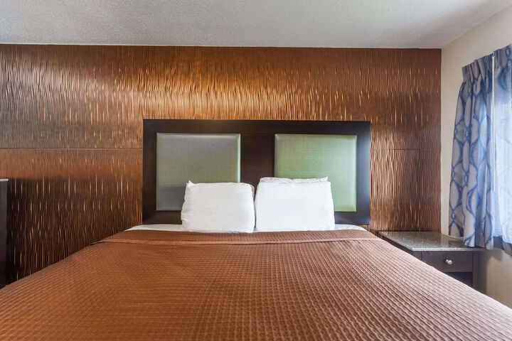 Room 13 of 16