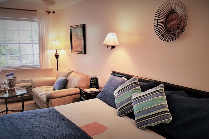 Room 52 of 392