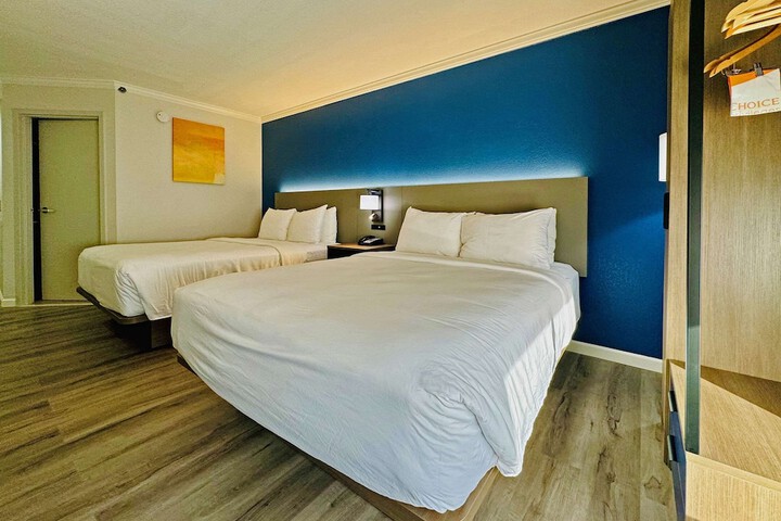 Room 4 of 15