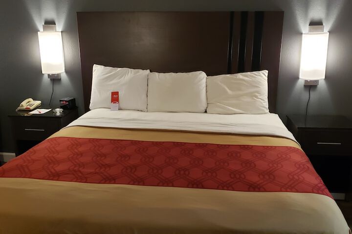 Room 11 of 29