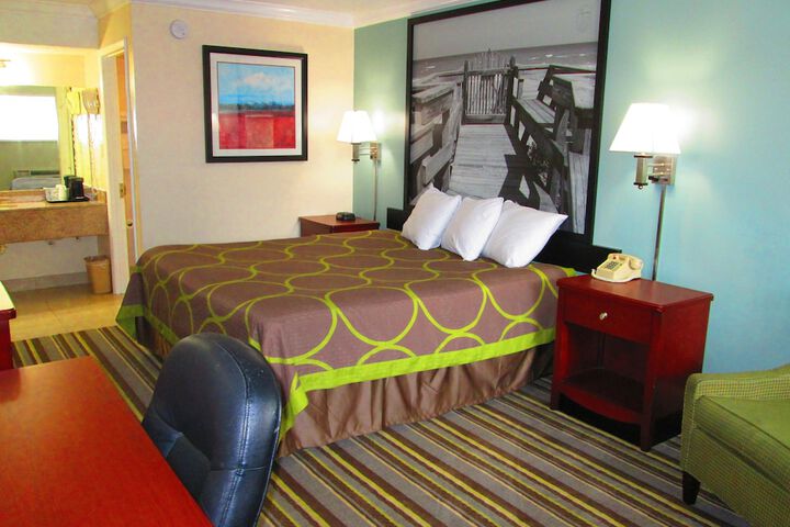 Room 15 of 30