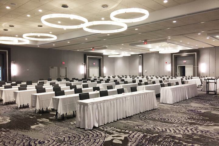 Holiday Inn Chicago Nw Crystal Lk Convention Center by IHG