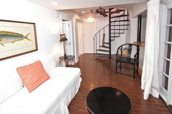 Room 25 of 259