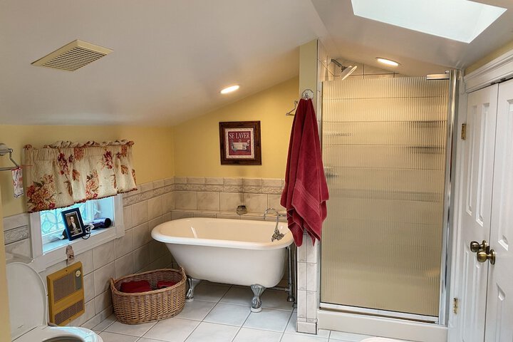 Colonial Beach Plaza Bed & Breakfast