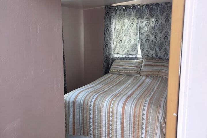 Room 27 of 33