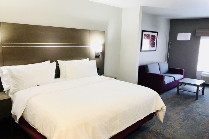 Room 12 of 18