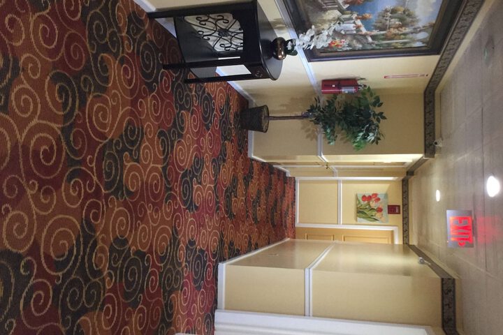 Ballroom/Hall 35 of 36