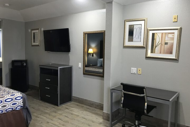 Room 18 of 33
