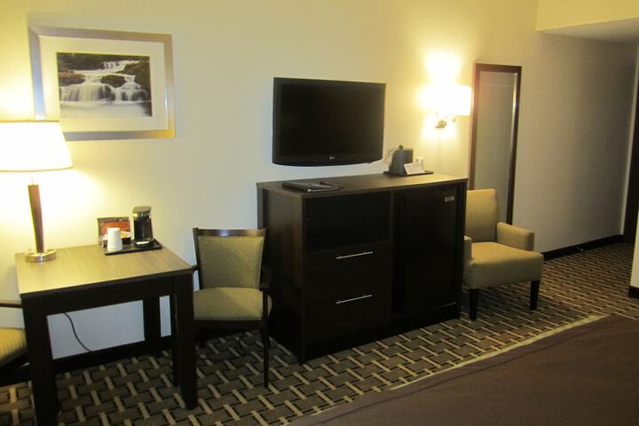 Best Western Plus The Inn & Suites at the Falls
