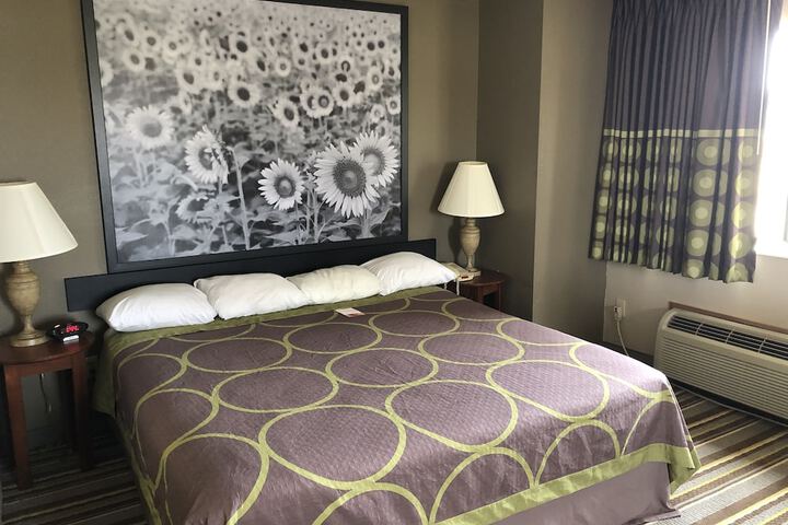 Room 12 of 25
