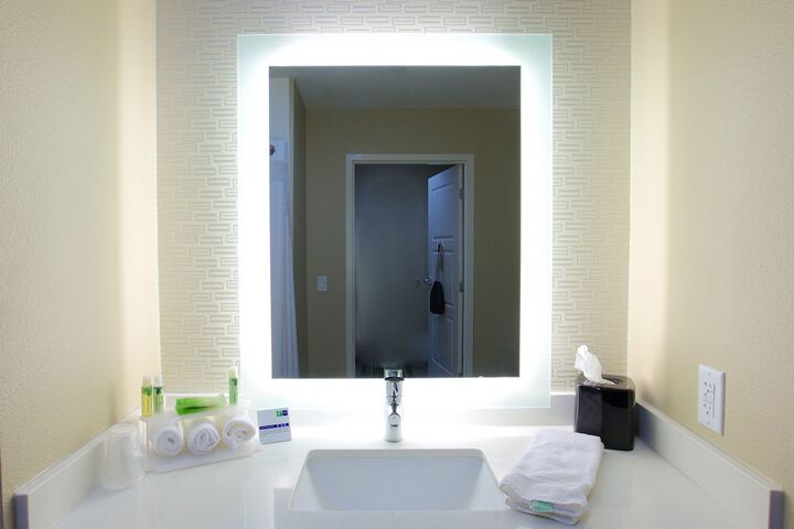Holiday Inn Express Fargo SW - I-94 Medical Center by IHG