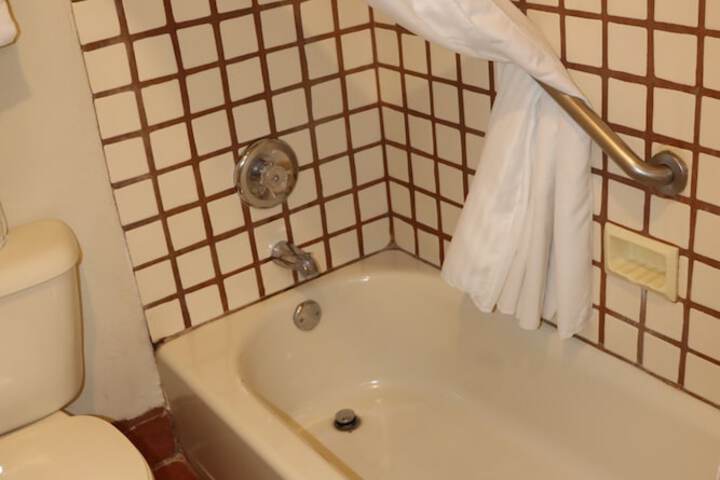 Sagebrush Inn & Suites