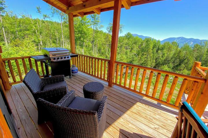 UV Log home with direct Cannon Mountain views Minutes to attractions Fireplace Pool Table AC