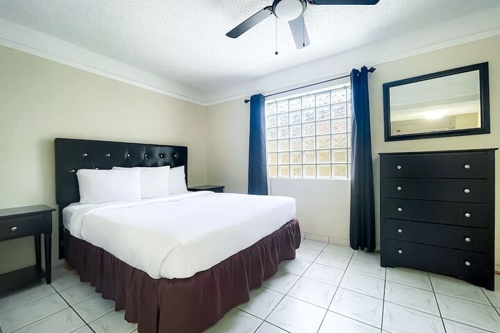 Room 33 of 73