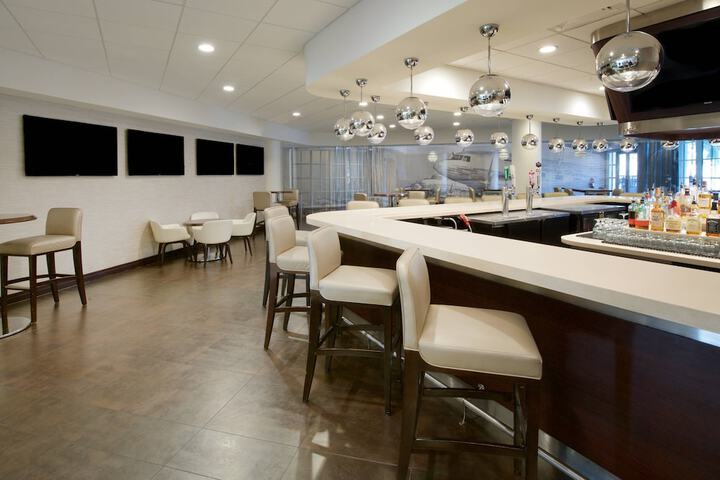 Lounge 57 of 67