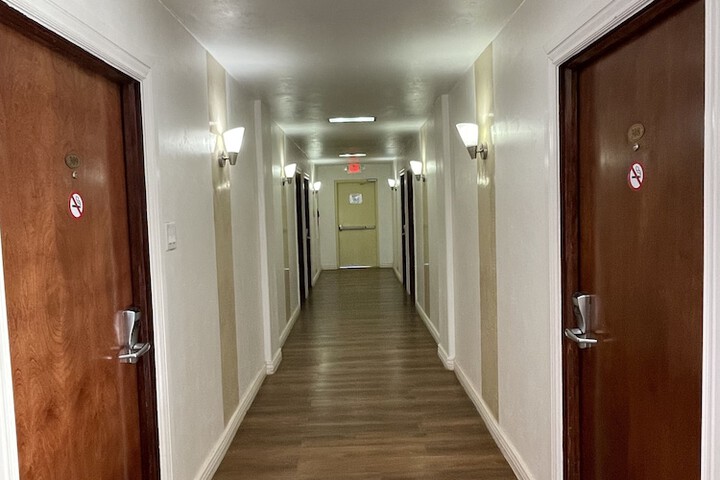Ballroom/Hall 18 of 20