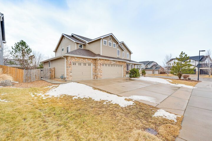 Fenced Yard & Trail Access: Dog-friendly Erie Home