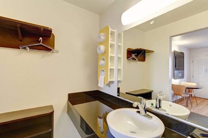 Room 17 of 22