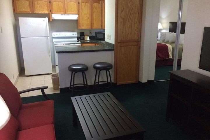 Travel Inn & Suites