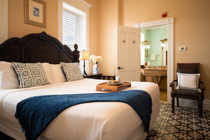 Southernmost House - Adult Exclusive