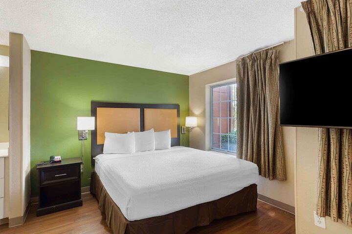 Room 17 of 30