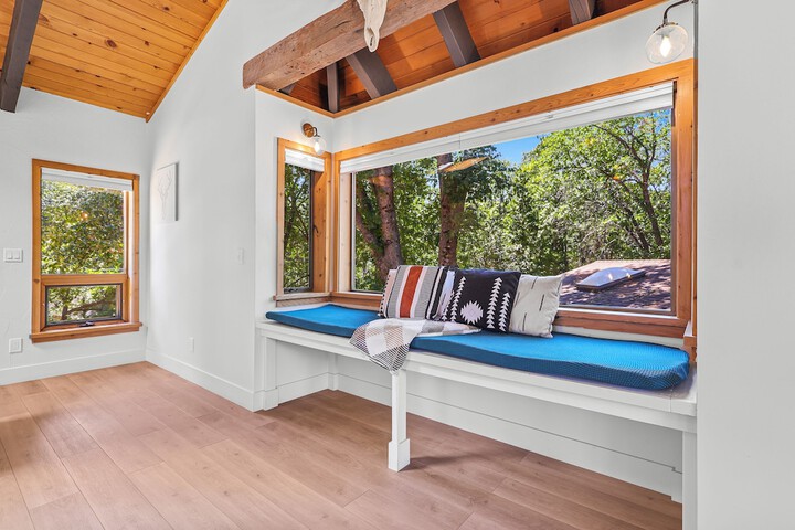 Basecamp Lodge