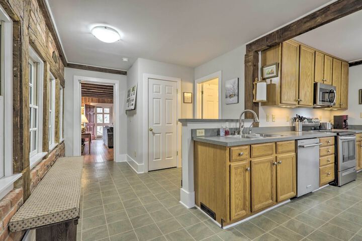 Warm + Peaceful Home w / Fire Pit on Haw River