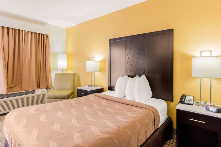 Room 17 of 39