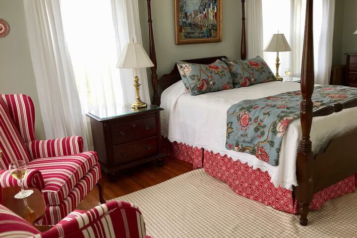 Room 4 of 33