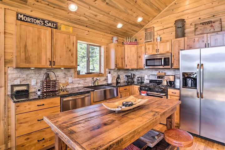 Jefferson Cabin w / Fire Pit: Near Hiking Trails!