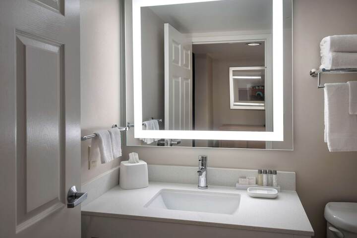 Room 12 of 27