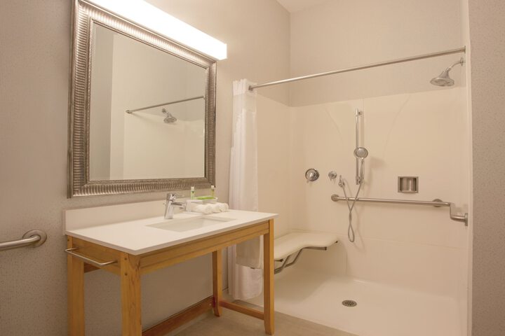 Room 25 of 63