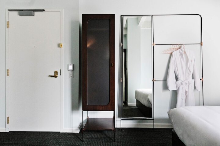 Room 28 of 104