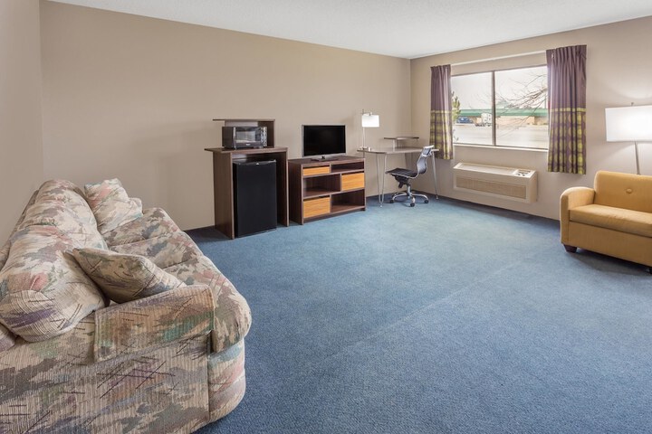 Room 8 of 16