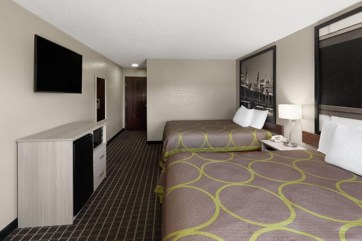 Super 8 by Wyndham Shepherdsville / Louisville South I65